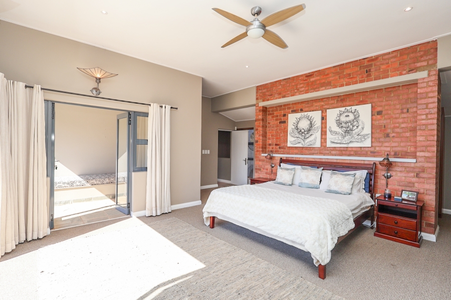 5 Bedroom Property for Sale in The Coves North West